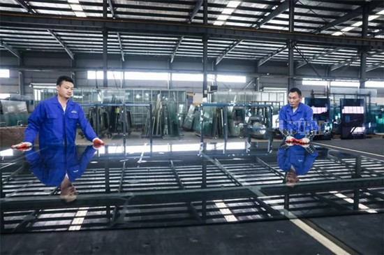 晶泰玻璃 专注产品研发，以中空玻璃赢得市场